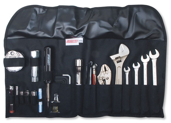 What to keep in an emergency tool kit for your car